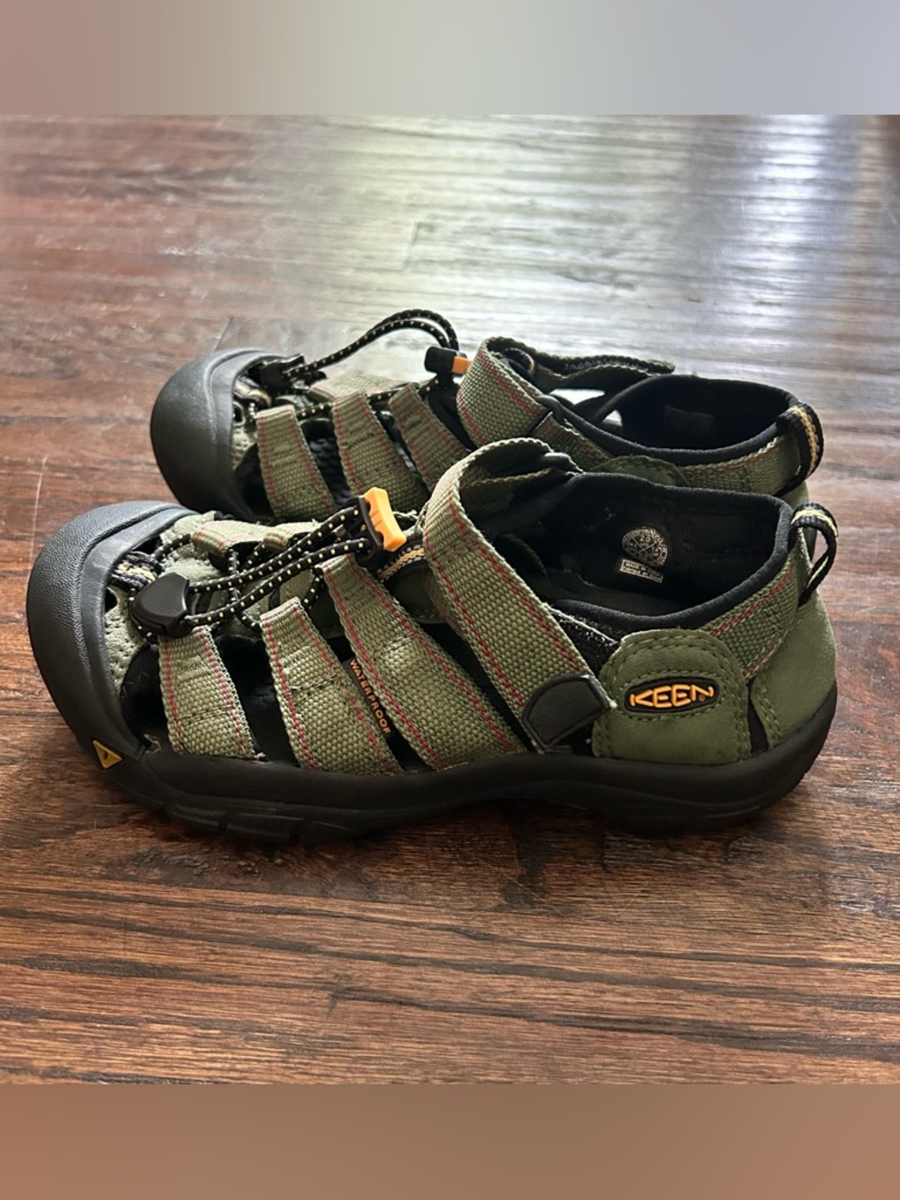 Keen Newport H2 Sandal youth Size 2 Green‎ Outdoors Hiking Adjustable Strap 9212